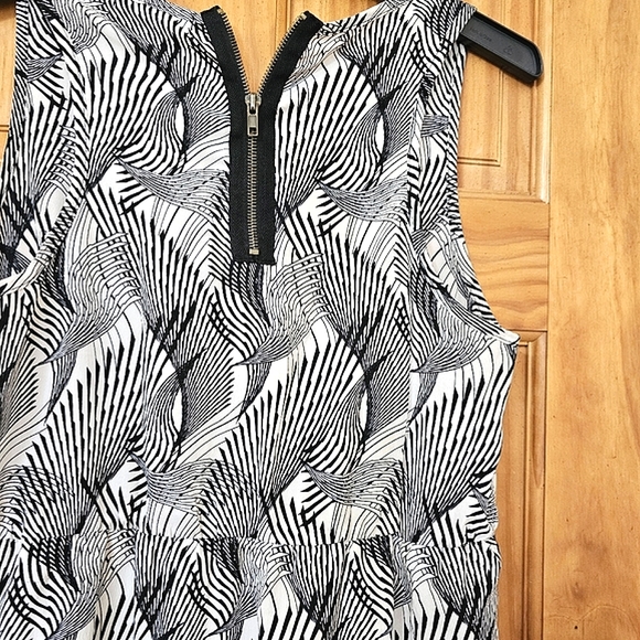 Forever 21 Women's Sleeveless Black & White Abstract Contemporary A-line Dress - Picture 12 of 15
